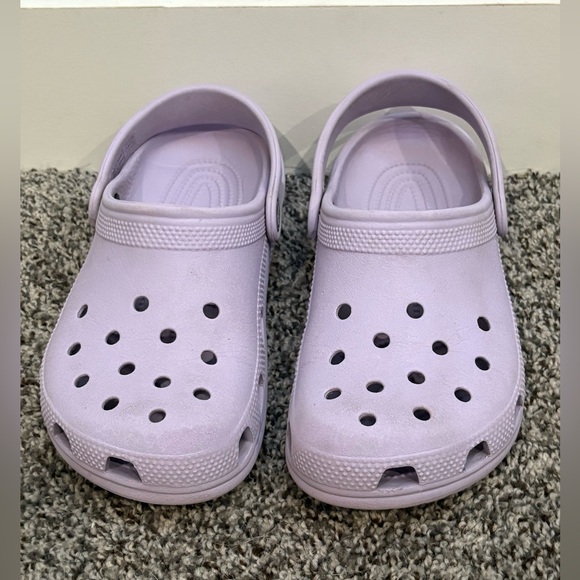 CROCS Waterproof Clogs Light Purple Big Kids Size J2 - Picture 3 of 5